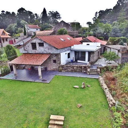 בית נופש Casona Monte Aloia *